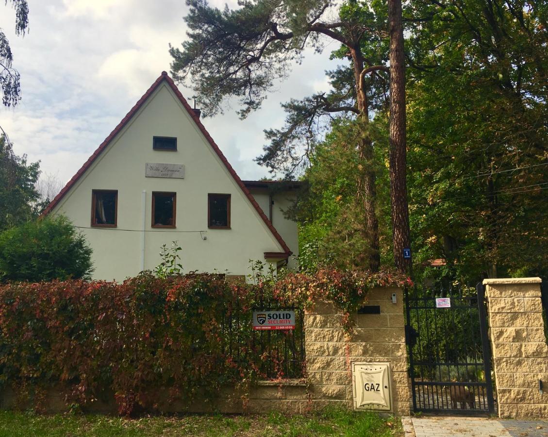 Willa Danusia Milanowek Bagian luar foto